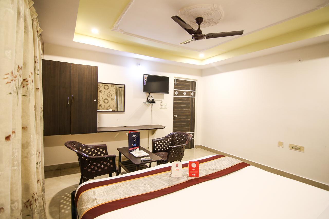Oyo 9207 Chakri Guest House Visakhapatnam Ngoại thất bức ảnh